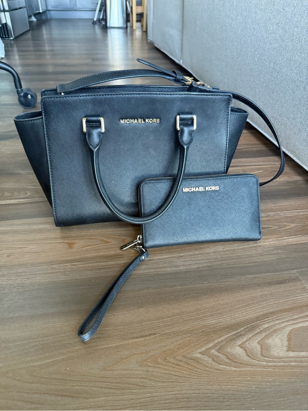 Michael Kors Black Gold Saffiano Satchel Tote Purse & Wristlet Wallet Set